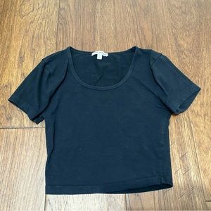 Black cropped t-shirt